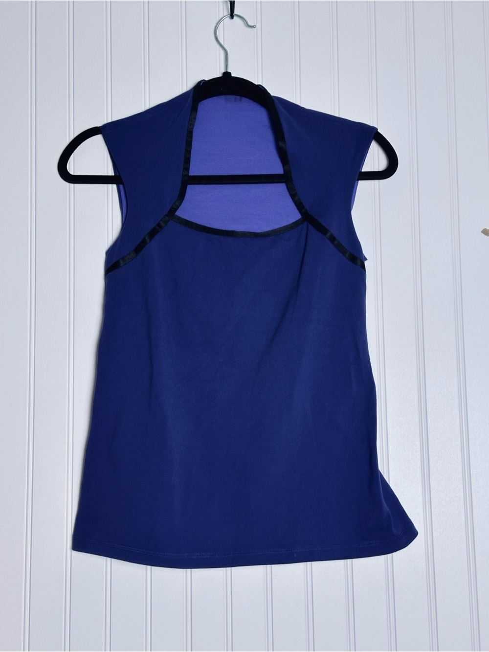 Lululemon athletica Deep Navy Tank Top Black Trim Framing Size 8 Self Bra